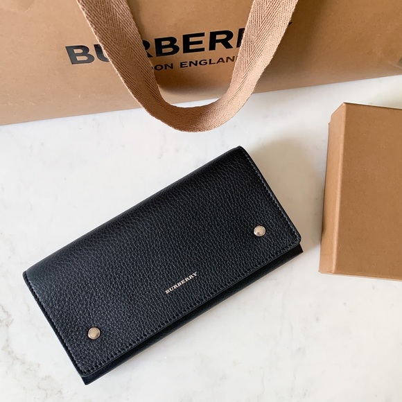 Burberry Handbags - Burberry Two Tone Continental Wallet